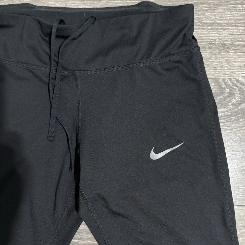 Nike Dri Fit‎ Size Medium Cropped Stretchy Leggings Womens Athletic Drawnstring